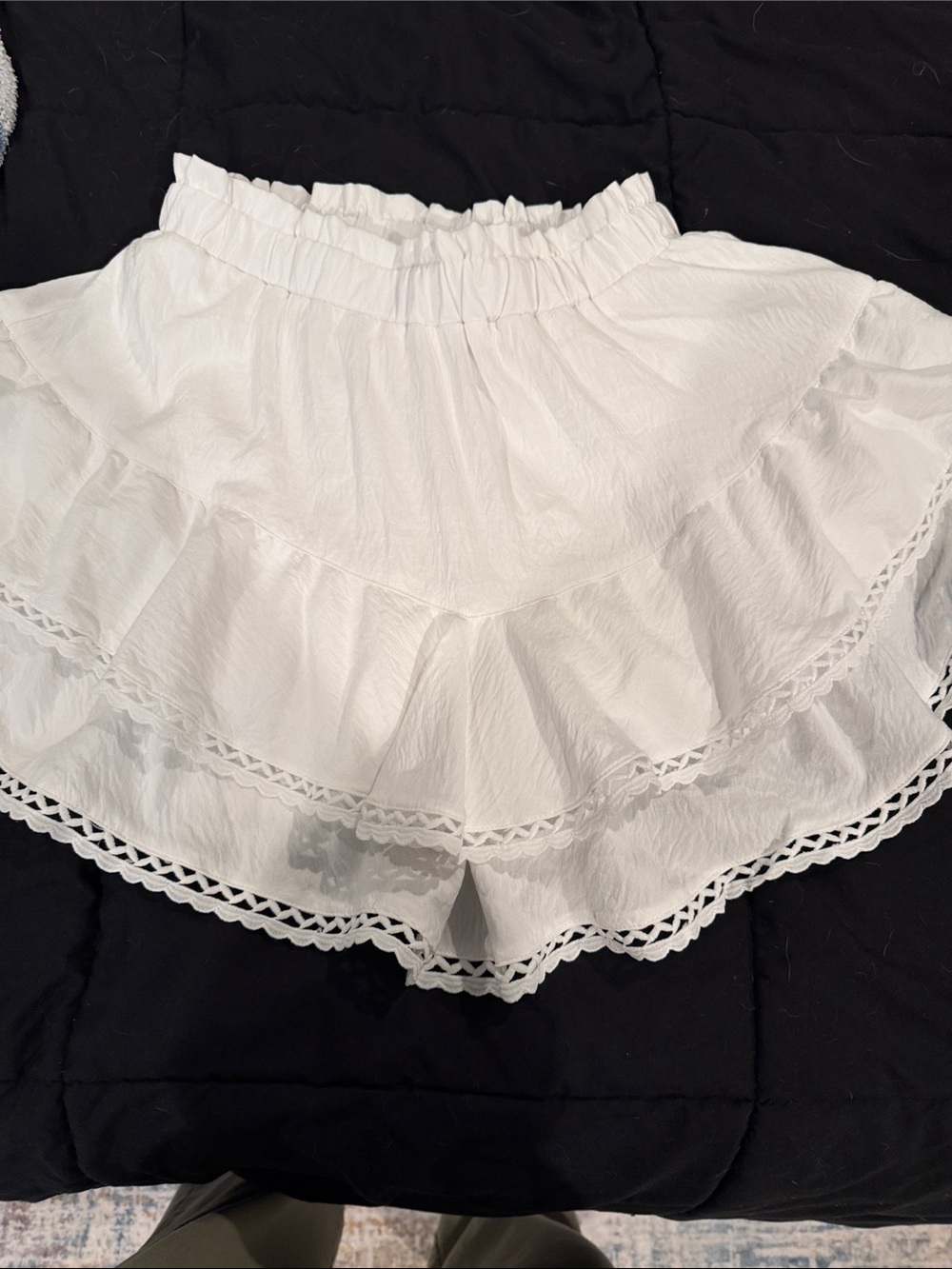 White Ruffle Layered Women’s Shorts/skirt